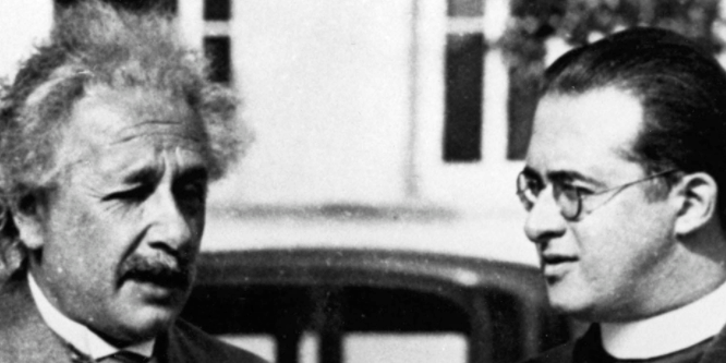Bild: alter Einstein und junger Priester